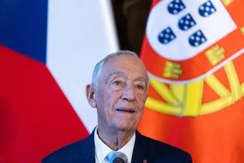 Le président du Portugal dissout le parlement et convoque des élections pour le 18 mai.