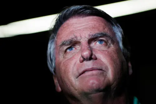 La Cour suprême du Brésil examinera l'acceptation des accusations contre Bolsonaro le 25 mars.