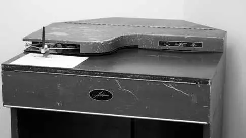 Trump conteste les grâces accordées par Biden pour usage d'un robot-signataire, les experts juridiques rejettent les revendications.