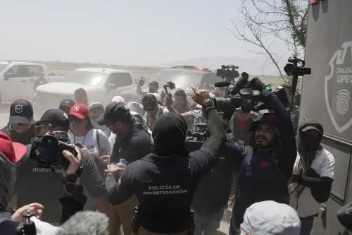 Au "ranch de l'horreur" au Mexique, les familles des disparus espèrent des réponses.