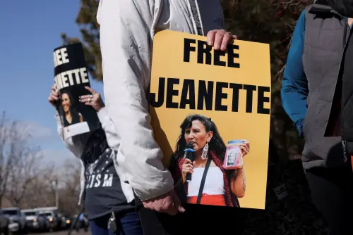 Un juge américain bloque l'administration Trump dans son intention de déporter un activiste de l'immigration.