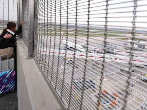 Un incendie à une sous-station londonienne force la fermeture de l'aéroport d'Heathrow.