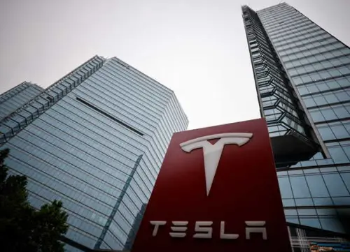 Les membres du conseil d'administration de Tesla et un dirigeant vendent pour plus de 100 millions de dollars d'actions ces dernières semaines.