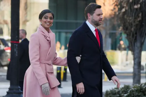 Les dirigeants du Groenland critiquent le voyage de la délégation américaine alors que Trump évoque une prise de contrôle.