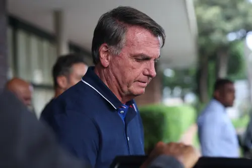 La plus haute cour du Brésil rejette l'enquête sur les dossiers de vaccination de Bolsonaro.