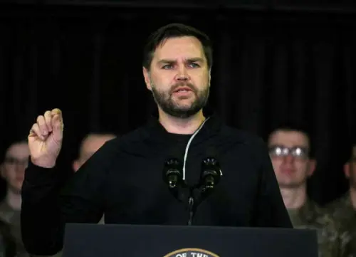 Signal chat révèle l'isolement de Vance alors que Trump exerce son contrôle à l'étranger.