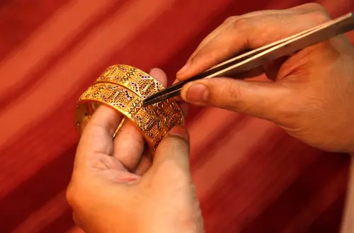 L'or dépasse les 3 100 dollars, s'aventurant en territoire inexploré à l'approche des tarifs douaniers américains.