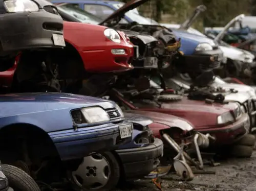 Constructeurs automobiles condamnés à une amende de 461 millions de livres pour collusion.