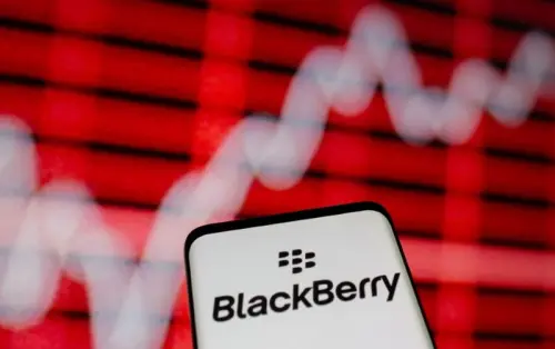 BlackBerry prévoit une baisse de son chiffre d'affaires annuel en raison d'une demande faible pour ses services de cybersécurité.