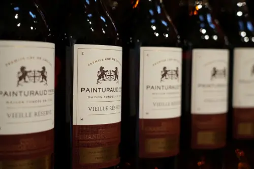 La Chine prolonge son enquête sur le brandy de l'UE et retarde les sanctions définitives.