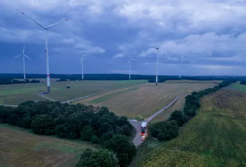 Les parcs éoliens allemands invités à installer des radars en raison des préoccupations de sécurité.