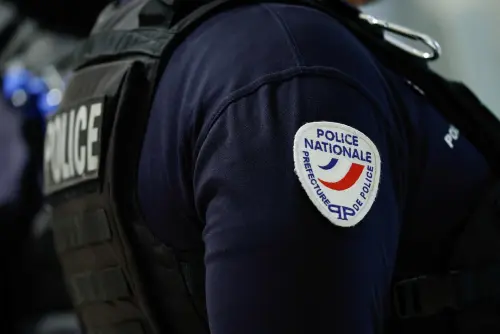 Le juge qui a interdit Le Pen en France bénéficie d'une protection policière après des menaces.