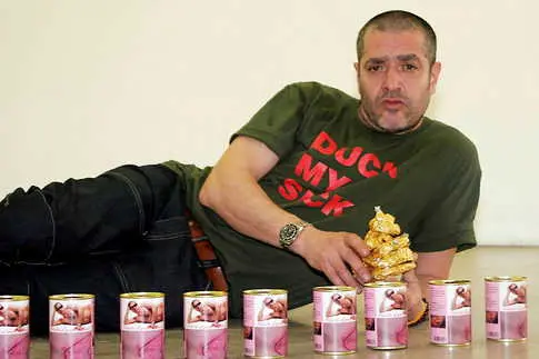 Trois porcelets volés lors d'une exposition d'art danoise visant à mettre en lumière la cruauté envers les animaux.