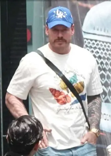 Ancien snowboarder olympique devient seigneur de la drogue et figure sur la liste des plus recherchés du FBI.