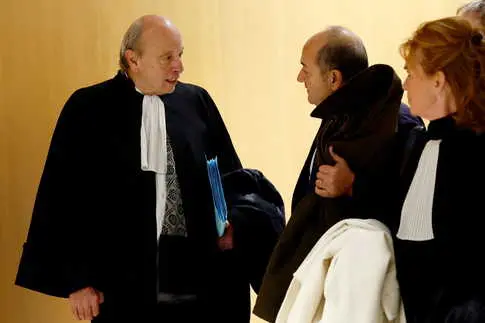 Le chef du renseignement français condamné à une peine de prison pour une opération de surveillance illégale de LVMH.