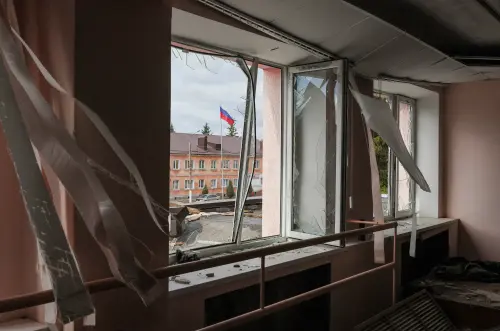 Les Russes luttent pour libérer Koursk alors que les Ukrainiens se retranchent dans un monastère, selon les blogueurs de guerre.