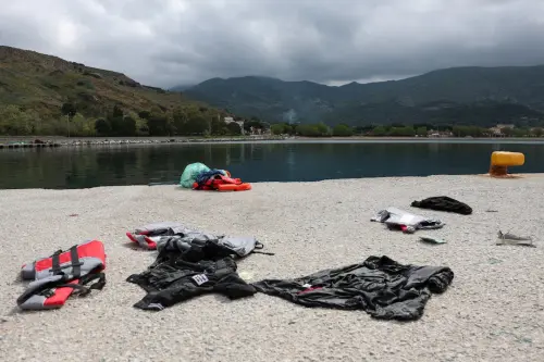 Au moins sept morts après le naufrage d'un bateau de migrants au large de l'île grecque de Lesbos.