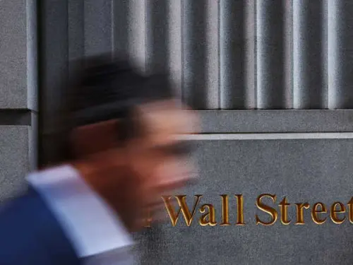 Le marché boursier américain chute fortement en début de séance après que Trump dévoile des tarifs mondiaux.