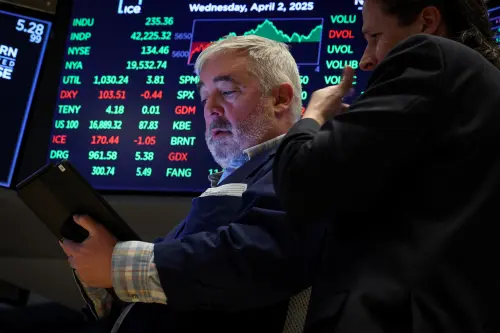 Wall Street s'effondre alors que les tarifs de Trump déclenchent des craintes de récession.
