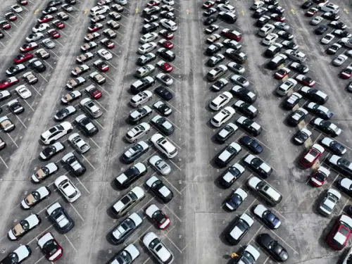 Les tarifs douaniers de Trump sur l'automobile concerneront plus de 460 milliards de dollars d'importations de véhicules et de pièces aux États-Unis.