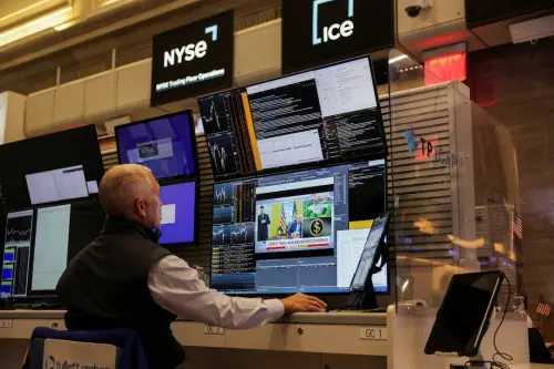 La chute de Tesla induite par Trump et Musk souligne les risques de marché liés à des actions massives.