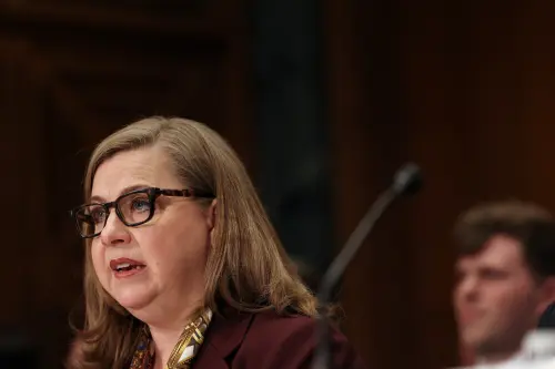 La gouverneure de la Fed, Bowman, présente une agenda ambitieux pour réformer et assouplir la supervision bancaire.