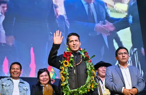 Rodriguez, le candidat de gauche en Bolivie, de retour dans la course présidentielle ; Morales exclu.