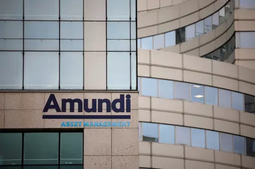 Le gestionnaire d'actifs Amundi prévoit de supprimer 50 postes en Italie, selon un document.