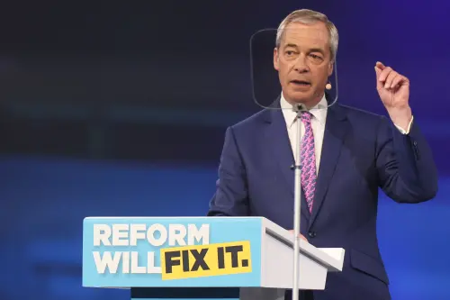 Reform UK de Farage choisit un présentateur de télévision comme nouveau président.