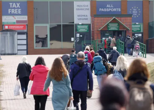 Les réfugiés ukrainiens donnent un grand coup de pouce économique à la Pologne, selon un rapport.