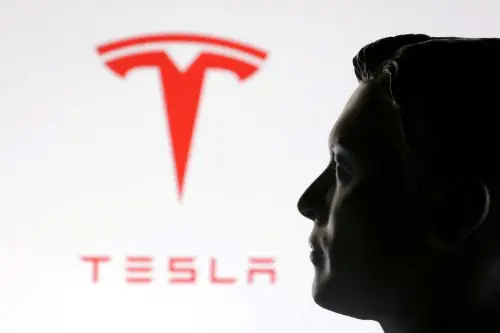 Les investisseurs particuliers ont sauté sur Tesla alors que l'affrontement Trump-Musk touchait l'action.
