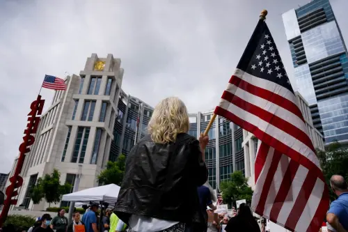 Abrego Garcia reste en détention pour l’instant pour des accusations de trafic de migrants.